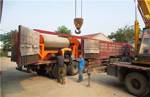 磁選機(jī),磁選機(jī)的具體的工藝要求是怎么樣?_鐵礦磁選機(jī)滾筒的耐磨壽命和選礦企業(yè)生產(chǎn)效率!磁場(chǎng)一般為多少_磁塊如何排列 磁選機(jī),磁選機(jī)的具體的工藝要求是怎么樣?_鐵礦磁選機(jī)滾筒的耐磨壽命和選礦企業(yè)生產(chǎn)效率!磁場(chǎng)一般為多少_磁塊如何排列