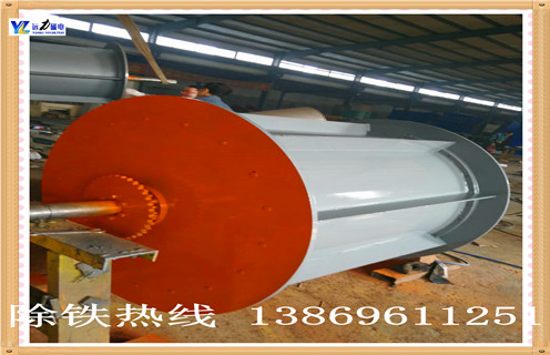 全磁 遠(yuǎn)力磁電生產(chǎn)的全磁滾筒通常安裝在輸送帶端頭上,使用環(huán)境更適用于大批量的礦石,谷物,沙子,砂礫,塑料,木材,碎玻璃,廢料等干性物料中的跟大含量的鐵屑,鐵片,鐵塊或者其他鐵磁性物料自動分離。