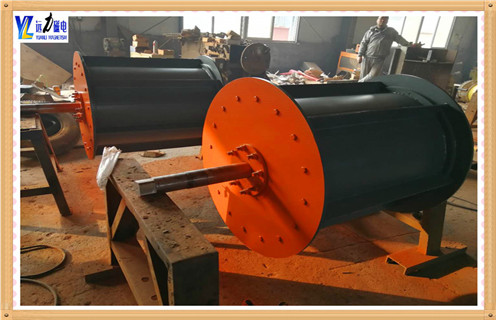 1.廢鋼磁選機(jī)-鋼渣磁選機(jī)的概述    專門設(shè)計(jì)用于廢鋼、鋼渣選鐵、廢舊金屬選鐵,直接還原鐵廠選鐵,鑄造車間選鐵等各種冶金渣選鐵。    2.廢鋼磁選機(jī)-鋼渣磁選機(jī)的技術(shù)特點(diǎn)    2.1.采用上吸式安裝方式,吸起大塊鐵件